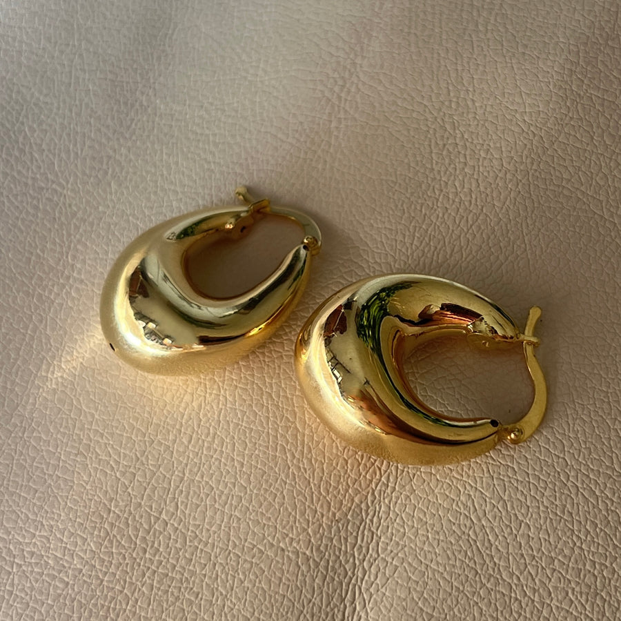 18K Chunky Tapered Oval Hoops